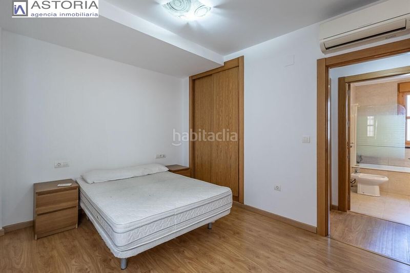 Foto eaf4f746-9c9d-457b-8121-13ec22d8e3c0. Dúplex a San Ildefonso Granada