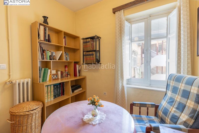 Foto e6fe8b6d-0322-4603-8c47-9a087855d21a. Pis amb calefacció a Centro - Sagrario Granada