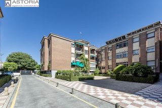 Appartement  Avenida juan pablo ii. Traumatología zona. piso 4 dormitorios, 2 baños. calefacción cen