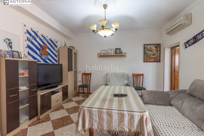 Foto eda553a5-3dee-4628-b8b9-bae1fc50a3fb. Casa amb aparcament a La Zubia Ciudad Zubia (La)