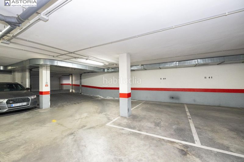 Foto 44d3fa4c-3201-4212-b23a-8369d5a31f18. Planta baixa amb calefacció aparcament piscina a Granada