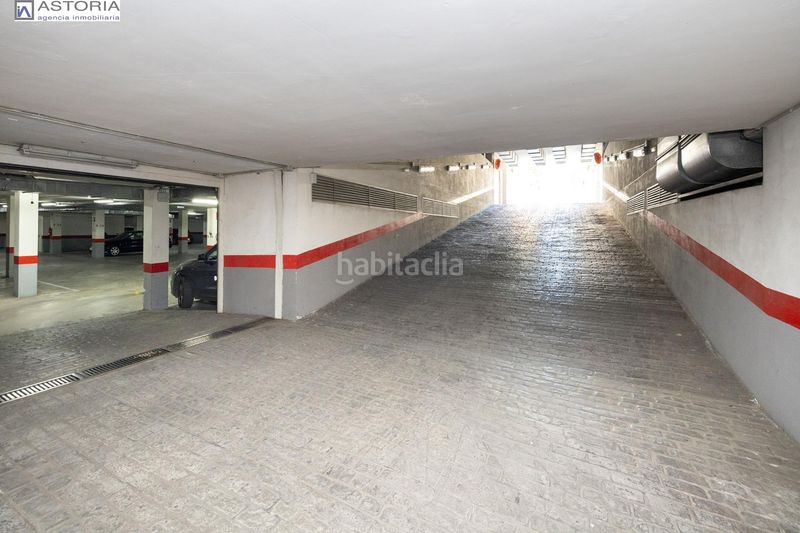 Foto 49d792dc-7e57-45eb-96b0-80a2edd42f44. Planta baixa amb calefacció aparcament piscina a Granada