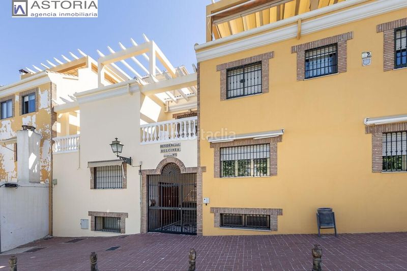Foto 00f71d1d-c598-4b8f-bb2f-060220752cf7. Casa adossada amb aparcament a Bola de Oro Granada