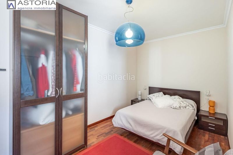 Foto 1b2b2ef7-a950-4e0e-ad9e-b8bb70e1af52. Casa adossada amb aparcament a Bola de Oro Granada