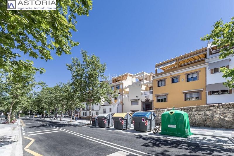 Foto c5c9f65a-b471-4ee5-9e73-8e39e6e813f3. Casa adossada amb aparcament a Bola de Oro Granada