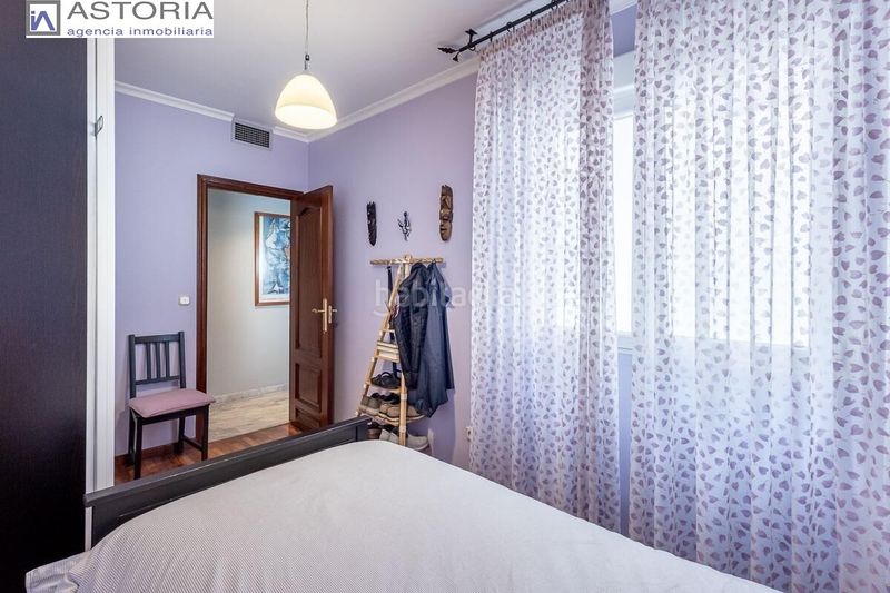 Foto cdaa20ce-b0b7-4754-8e7e-9bdb5d608c57. Casa adossada amb aparcament a Bola de Oro Granada