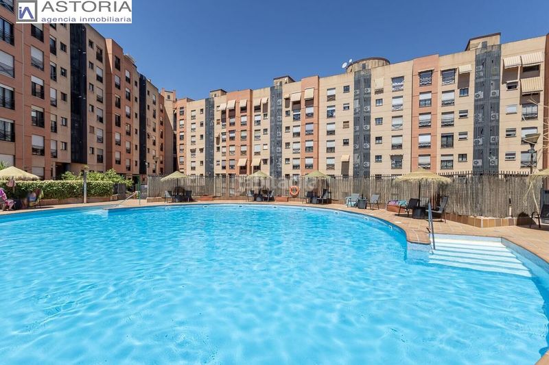 Foto b65508e4-99da-4424-b309-046ea2e08f25. Pis amb calefacció aparcament piscina a Cerrillo de Maracena - Periodistas Granada