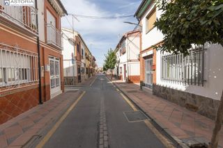 Casa aparellada  Calle de goya. Bonita casa haciendo esquina en calle goya armilla