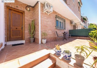 Casa a schiera  Calle jose riquelme 14. Unifamiliar en la zubia