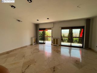 Lloguer Pis  Avenida de la divina pastora. Piso en los jardines del triunfo con garaje y trastero