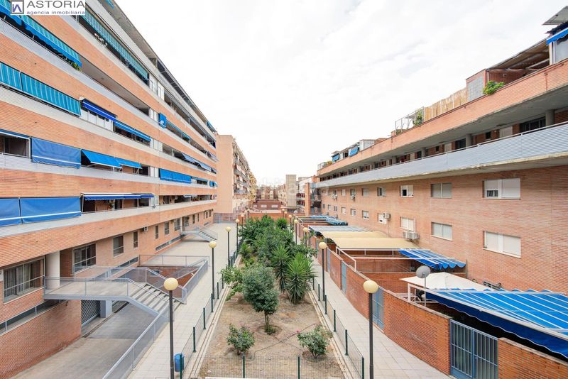 Foto fb4e757a-f2da-46bb-b64c-52a7c36a2820. Àtic a calle calle cristóbal de morales 34 a Joaquina Eguaras Granada