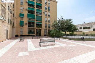 Pis a Calle circunvalación de la encina 14. Piso en esquina circunvalación la encina  frente parque