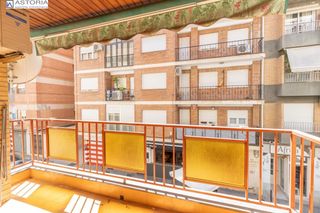 Pis  Calle marques de mondejar. Vivienda de grandes dimensiones y potencial de reforma junto a c