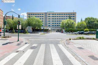 Aparcament cotxe  Calle de pepe hillo. Plaza de garaje en venta junto a traumatología.