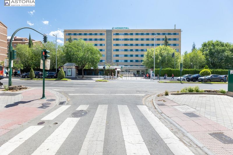 Foto f03595bc-a5f8-4158-85bd-1bb5a0f62cd6. Aparcament cotxe a La Cruz Granada