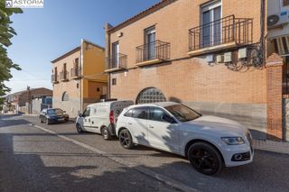 Casa adossada a Camino DE LA SIERRA