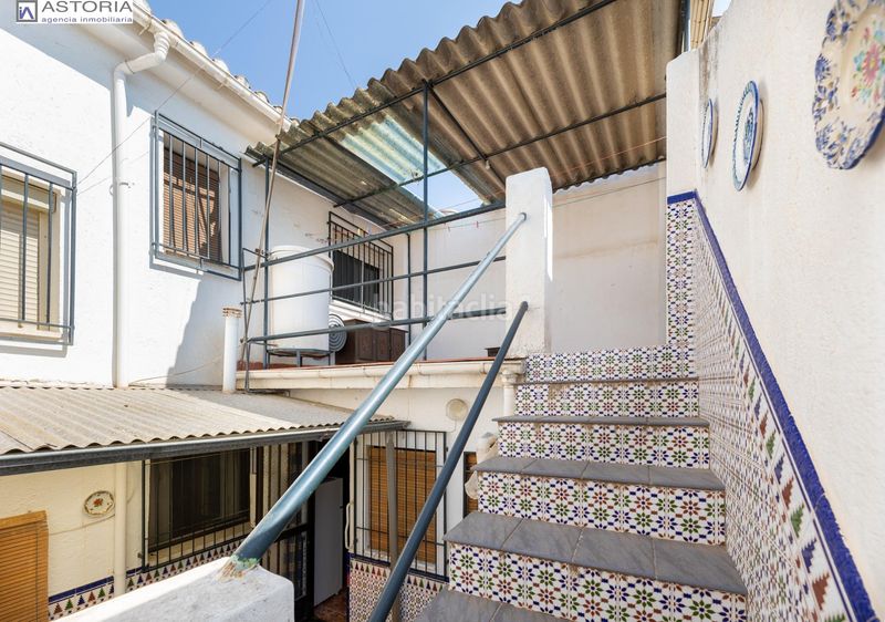 Foto d68018b0-8c5e-48f5-bc43-9bea4dfe619f. Casa  en venta en San Antón Armilla
