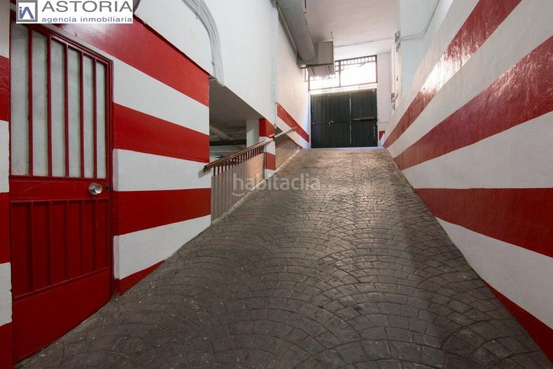 Foto 8d96bb29-f4be-4822-aa18-47c5a2703e55. Parking voiture dans Camino de Ronda Granada