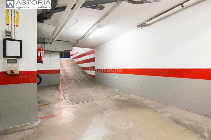 Foto c41eca1a-c927-4d0c-a637-7eb7a50175f1. Parking voiture dans Camino de Ronda Granada