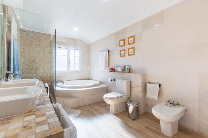 Foto b94dc89f-0e6b-427f-a30d-ea40494fa364. Chalet magnífico chalet 100% eficiente rodeado de naturaleza con vistas panorámicas a la increíble sierra en Guadarrama