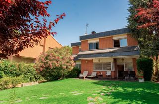 Chalet  Avenida de la dehesa. Privilegiado chalet independiente en el casco urbano de torrelod
