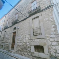 Casa en Villacarrillo. Se vende gran casa de piedra en villacarrillo