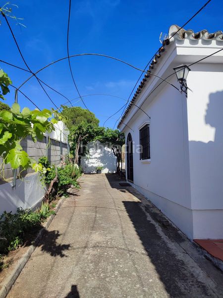 Foto f0acbbb6-1f49-4abd-956a-1b3a719557c6. Masia a Arcos de la Frontera