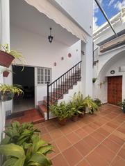 Casa a Arcos de la Frontera. Casa en venta en casco antiguo, 2 dormitorios.