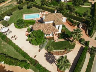 Chalet in Arcos de la Frontera. Villa indep. en venta en campo de golf, 6 dormitorios.
