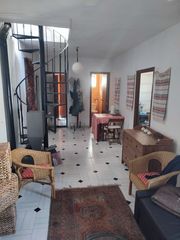 Casa a Arcos de la Frontera. Casa en venta en casco antiguo, 2 dormitorios.