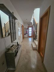 Reihenhaus in Arcos de la Frontera. Adosado en venta en la gallarda, 3 dormitorios.