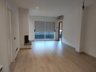 Appartement à Can Borrell. Ultimo piso de altura con chimenea, jardin comunitario con pisci