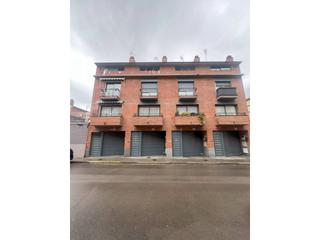 Casa  Roger de llúria. Casa adosada con fachada inglesa en granollers centro