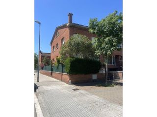 Haus  Calle ramón dagà. Casa pareada en venta, amplia luminosa, granollers