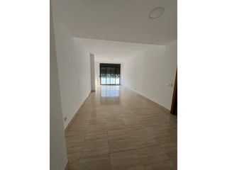 Rent Flat  Calle francesc ribas. Piso 2 habitaciones y 2 baños una plaza de aparcamiento no se ad