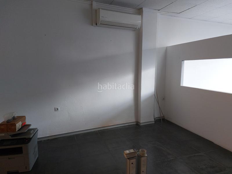 Foto e5c9f489-c73f-4bf9-94b2-29a4e438b146. Location local commercial dans calle regimiento tetuan 3 dans Vall d´Uixó (la)