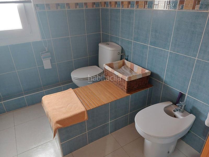 Foto 1044575b-73c7-4c4e-9a9b-d28033342945. Casa adosada en avinguda científic avel·li corm 21 adosado esquinero de 5 dormitorios en cami la mar en Moncofa