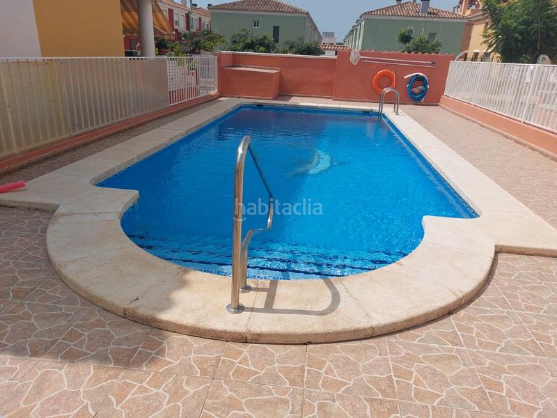 Foto 37cfc3db-aad7-4950-bffb-4cfda8473f49. Casa adosada en avinguda científic avel·li corm 21 adosado esquinero de 5 dormitorios en cami la mar en Moncofa