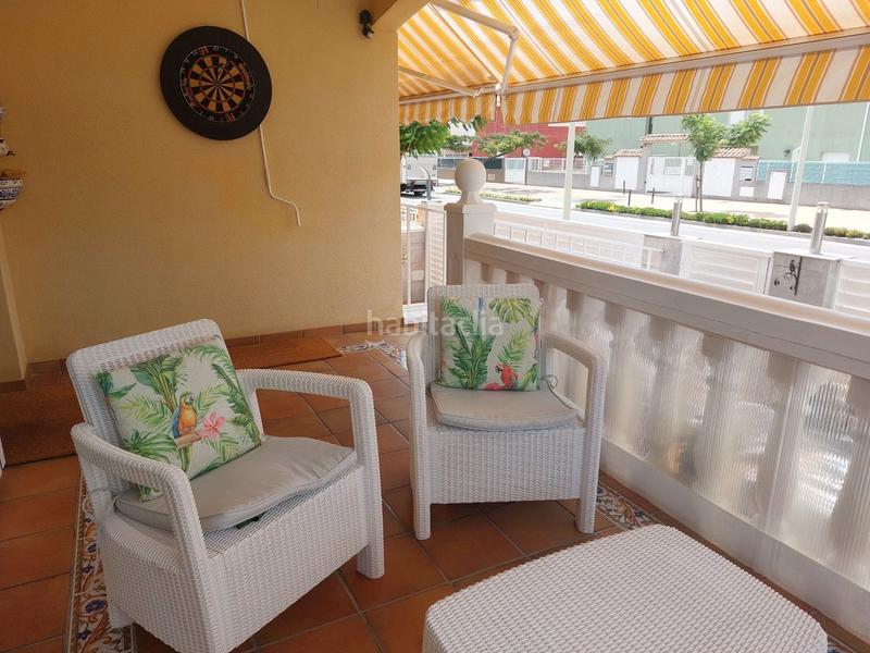 Foto c3a5e491-e6e5-4177-bd61-671a53d1e440. Casa adosada en avinguda científic avel·li corm 21 adosado esquinero de 5 dormitorios en cami la mar en Moncofa