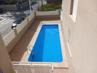 Appartement à Carrer gomera 4. Ocasion apartamento de 2 dormitorios con piscina en la playa de