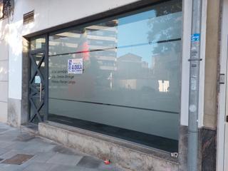 Local commercial en Calle regimiento tetuan 3. Local comercial en el centro de vall de uxo