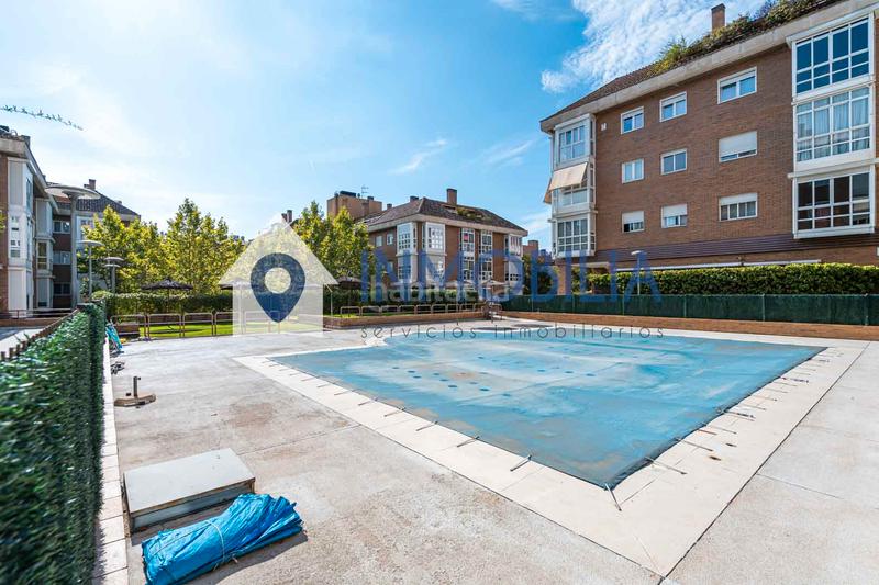 Foto d9f3ef9b-1ed8-4e27-83b2-7e3eb77bdc07. Pis amb calefacció piscina a Corralejos-Campo de las Naciones Madrid