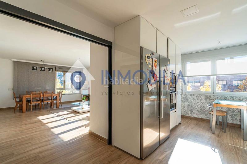 Foto 1d39f91a-47af-40e3-afc6-dcef1cb52158. Dachwohnung mit heizung pool in Media Legua Madrid