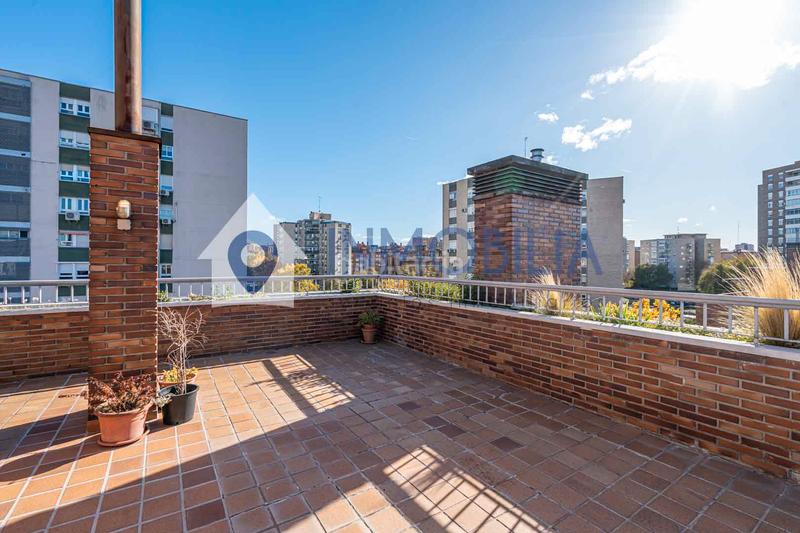 Foto 693f7b9a-b7c4-4a2a-8eeb-50ccee40e4e9. Dachwohnung mit heizung pool in Media Legua Madrid