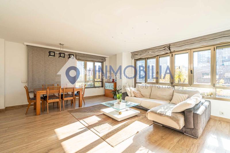 Foto 7a5cdb96-89d0-4e71-9878-b3103f7da4df. Dachwohnung mit heizung pool in Media Legua Madrid