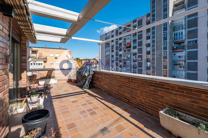 Foto 8564d7fc-a068-46be-8ff1-4f4fad326909. Dachwohnung mit heizung pool in Media Legua Madrid