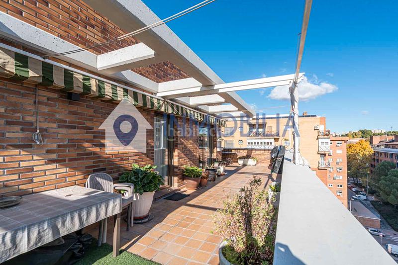 Foto 92655cb9-c15c-4592-bd71-9c454fdbe65e. Dachwohnung mit heizung pool in Media Legua Madrid