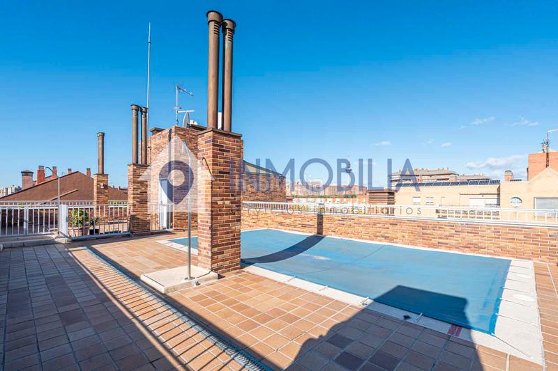 Foto e2169da0-3e0c-48d4-b5e4-13d1e23865a8. Dachwohnung mit heizung pool in Media Legua Madrid