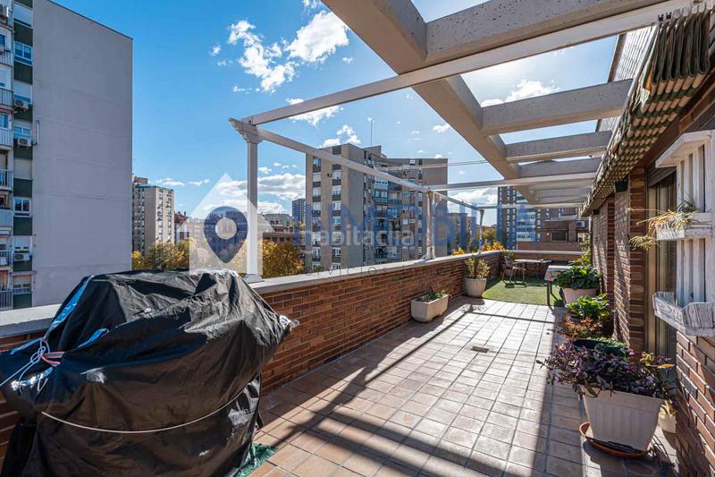 Foto e8b4a189-2c09-42fc-85a4-6fde99d376cd. Dachwohnung mit heizung pool in Media Legua Madrid