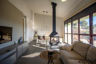 Casa  Aiguanegra. Casa moderna  de 375 m2 con vistas a olot de 4 habitaciones y 25